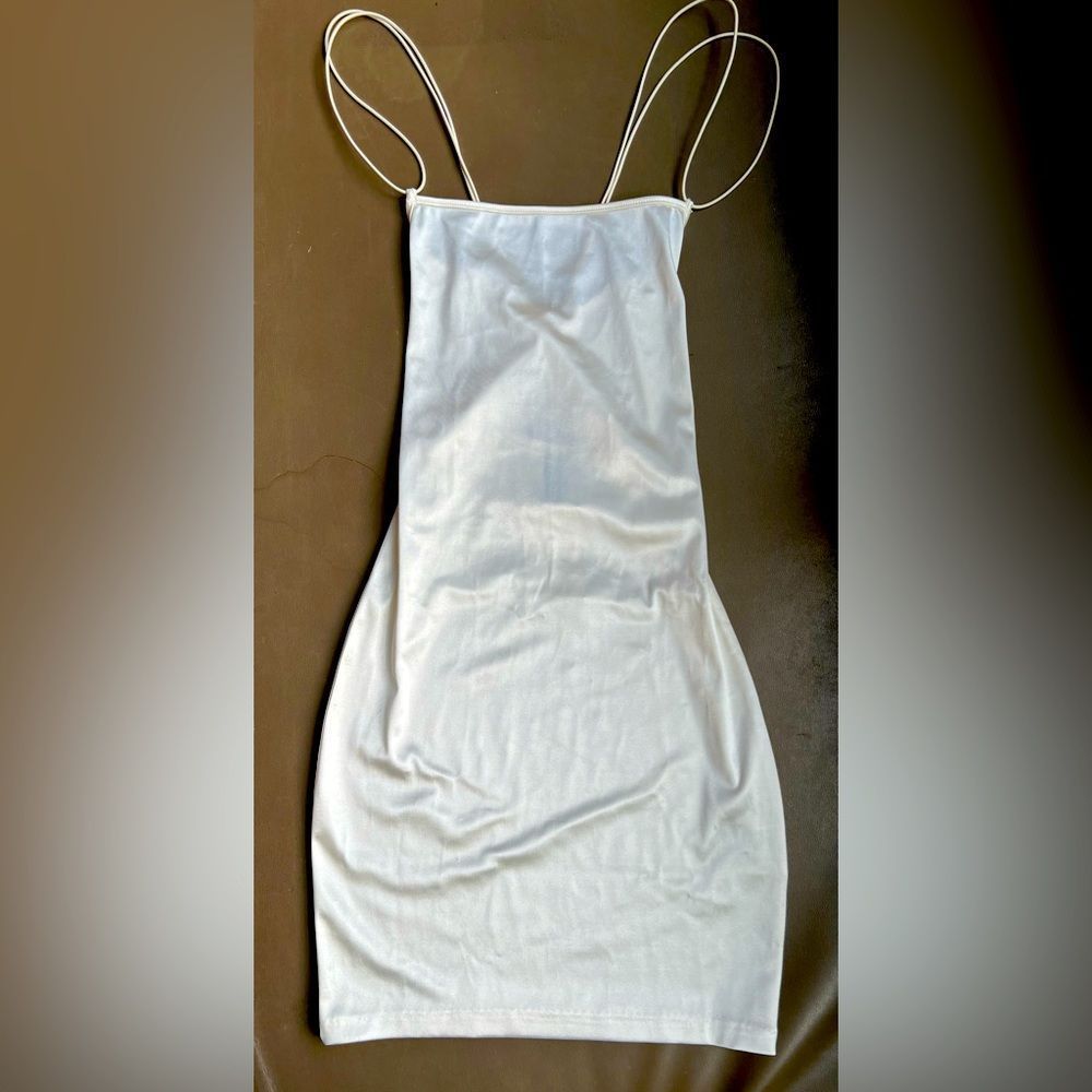 🤍FIRM PRICE🤍 Women’s H&M divided white dress in jersey material size XS NWT*